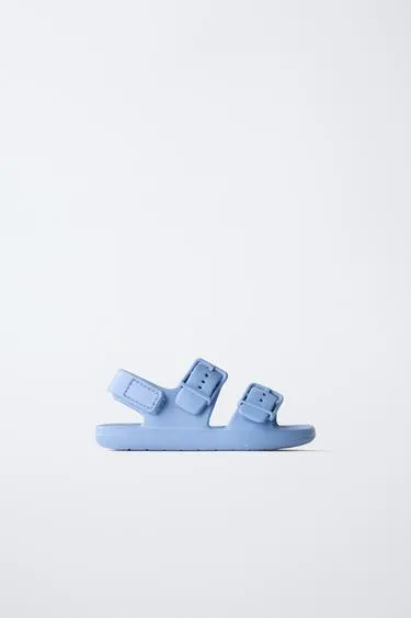 Резиновые сандалии с пряжками