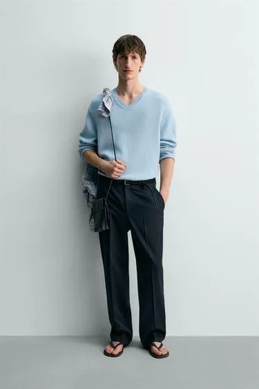 Свитер с V-образным вырезом из хлопка и льна - лимитированная серия- Заказать в России