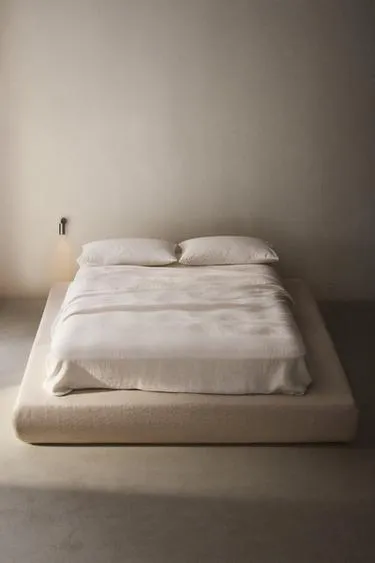 Обитая каркасная кровать- Заказать в России