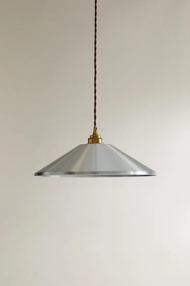 Потолочная лампа из алюминия