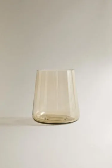 Стеклянный рюмка конической формы