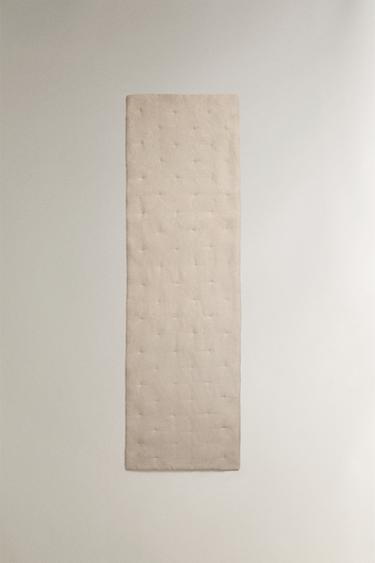 Zara Стеганое одеяло для края кровати с плиссировкой