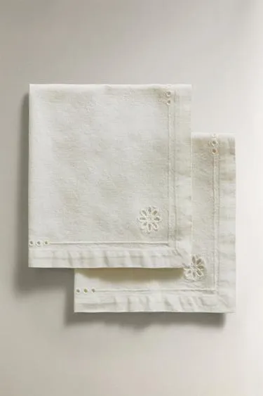 Набор салфеток с вышивкой кроя (набор из 2 штук)