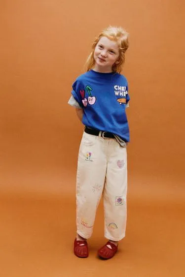 Футболка с нашивкой из махровой ткани