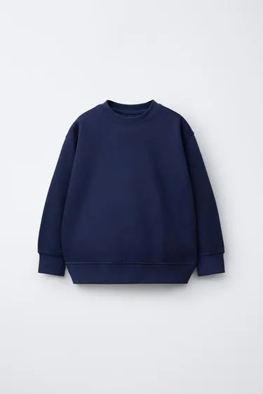 Базовая толстовка с надписью и нашивкой