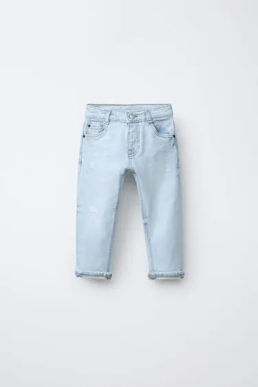 Джинсы  прямого кроя с разрезами