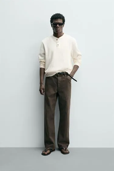 Футболка с рельефной тканью и воротником на пуговицах- Заказать в России