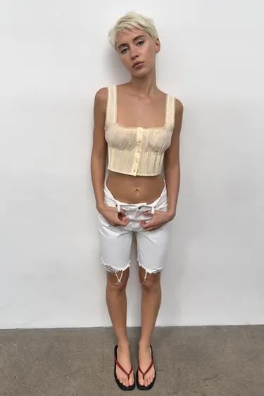 Джинсовые шорты Trf со средней посадкой и разрезами- Заказать в России