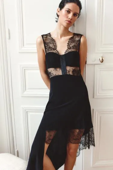 Атласное платье с асимметричным кружевом- Заказать в России