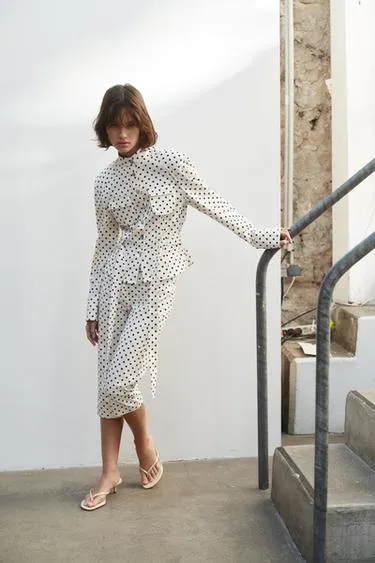 Босоножки на тонком каблуке- Заказать в России