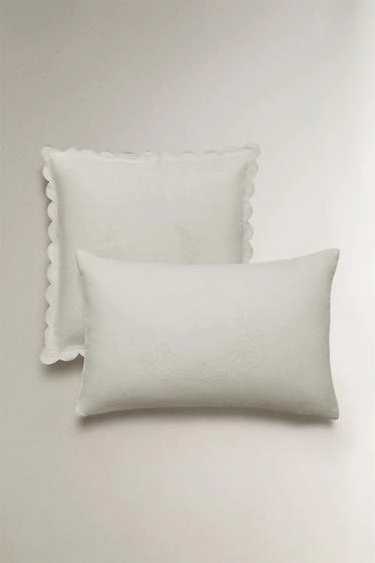 Linen cushion with openwork edge- Заказать в России