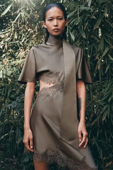 Атласное платье с кружевом — коллекция Zara «Zw»- Заказать в России