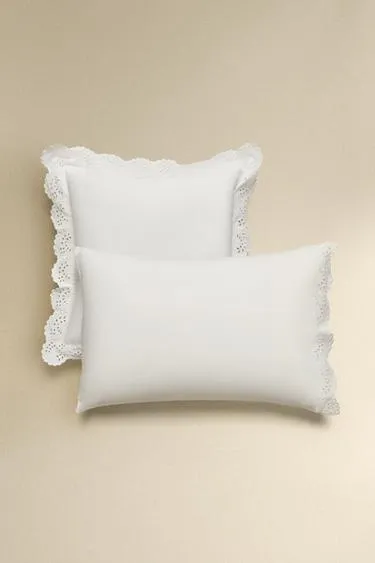 Подушка с вышивкой и отделкой