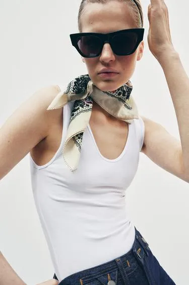 Платок с вышивкой и отделочными швами- Заказать в России