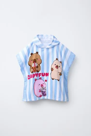 Полотенце-пончо в полоску с принтом «капибара Capyfun ©»- Заказать в России