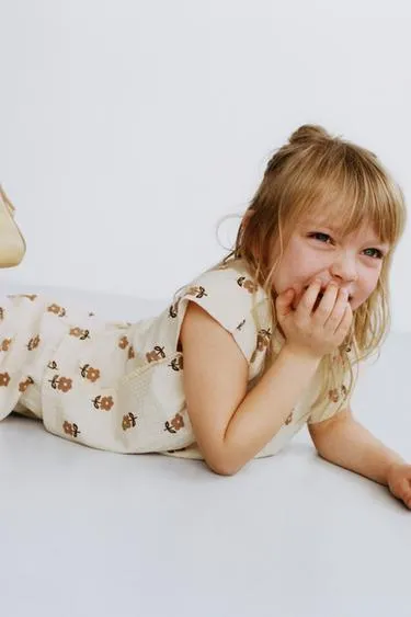 Футболка с принтом и кружевом