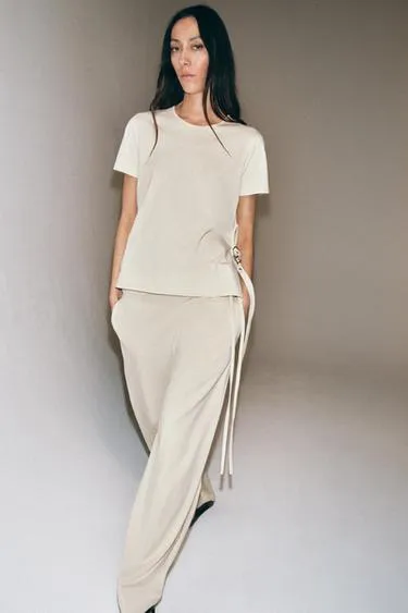 Футболка с открытой пряжкой