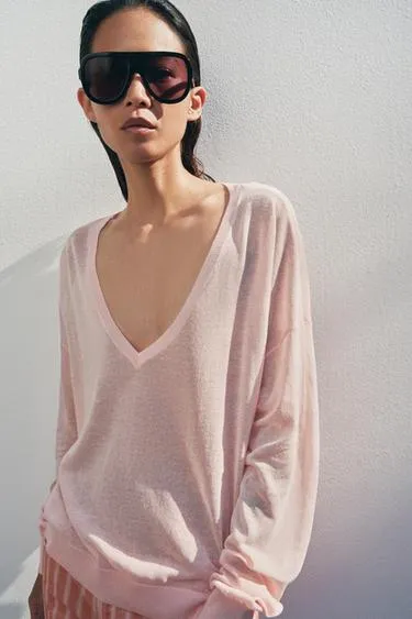 Джемпер тонкой вязки с V-образным вырезом- Заказать в России