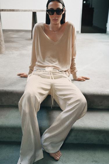 Zara Джемпер тонкой вязки с V-образным вырезом