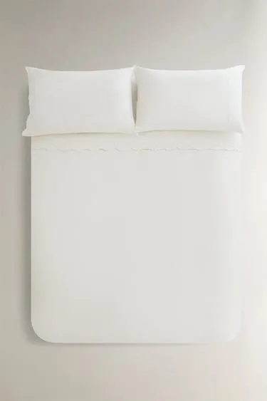 Покрывало с вышивкой и оборкой- Заказать в России