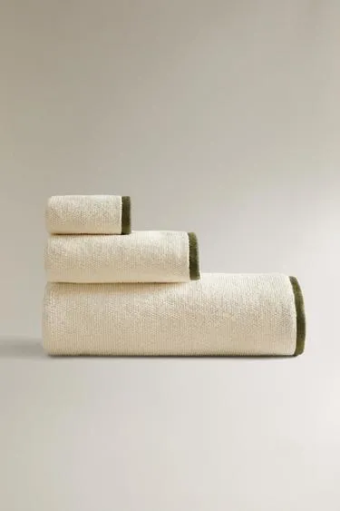 Полотенце для ванны с рельефным узором и контрастным краем- Заказать в России