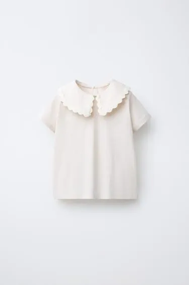 Футболка с волнистым воротником