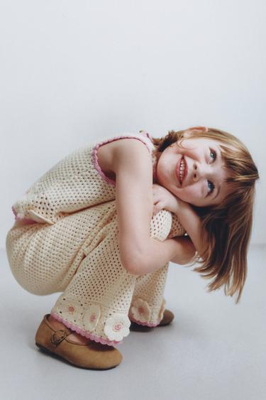 Вязаные крючком брюки-кюлоты с цветами