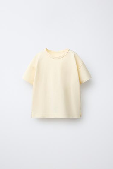 Однотонная футболка