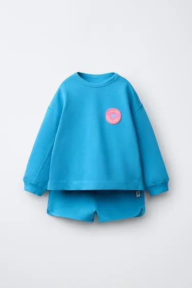 Комплект из толстовки и шорт с резиновым цветком- Заказать в России