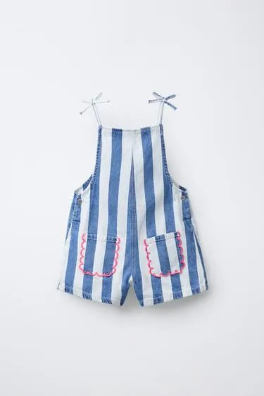 Короткий комбинезон в волнистую полоску