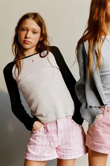 Джинсовые шорты в полоску с заклепками- Заказать в России