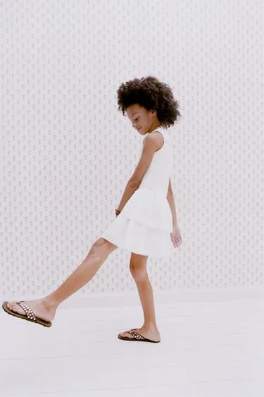 Платье с воланами и вышивкой цветов- Заказать в России