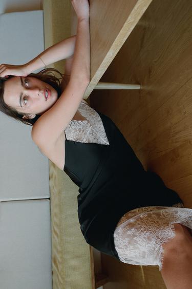 Zara Атласное платье с контрастным кружевом купить с доставкой.