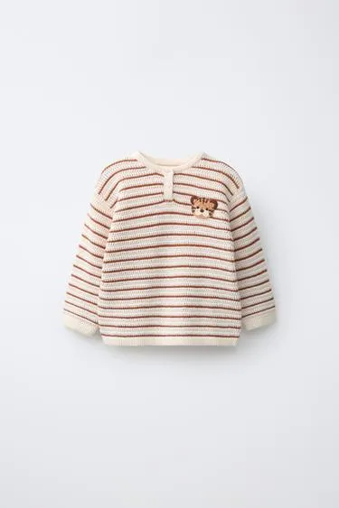 Свитер с нашивкой «лев»