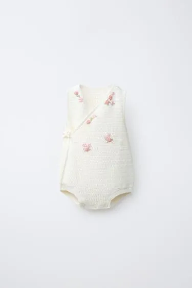 Вязаный комбинезон с цветочной вышивкой- Заказать в России