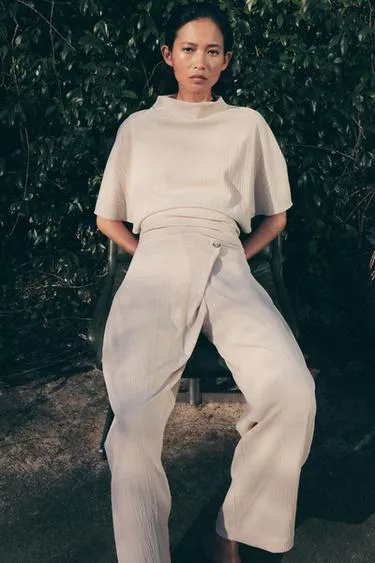 Брюки с запахом из фактурной ткани- Заказать в России