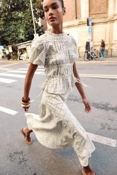 Топ в клетку с вышивкой и бантами- Заказать в России