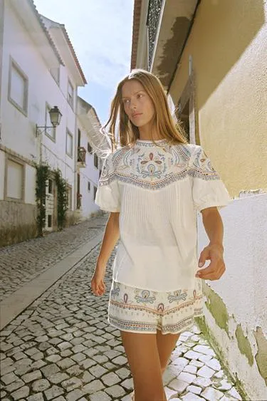 Шорты с вышивкой