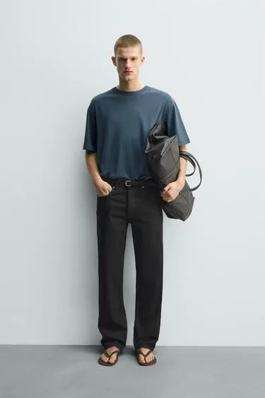 Футболка свободного кроя с нашивкой- Заказать в России