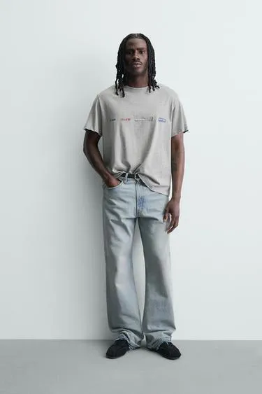 Футболка из ткани с эффектом потертости и принтом