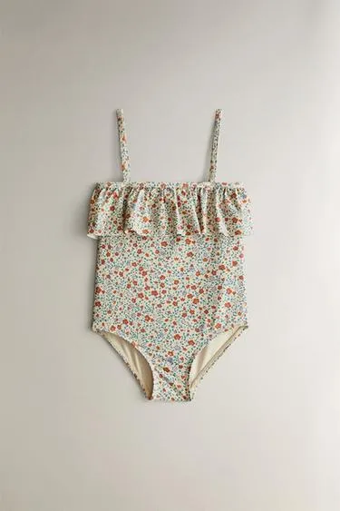 Детский купальник с цветочными оборками для пляжа