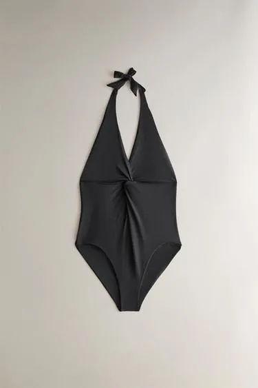 Купальник с завязкой на шее и узлом