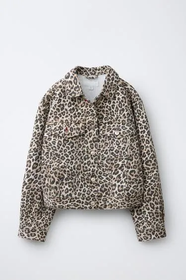 Джинсовая куртка с анималистическим принтом