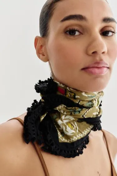 Платок с цветочным принтом и бахромой- Заказать в России