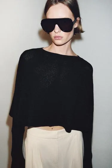 Укороченный свитер с рукавами «летучая мышь»