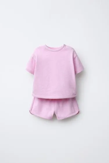 Комплект из футболки и шортов-бермуд из пряжи фламе