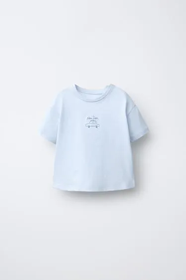 Футболка с гладкой вышивкой