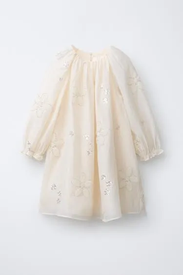 Платье с цветочной аппликацией и бусинами