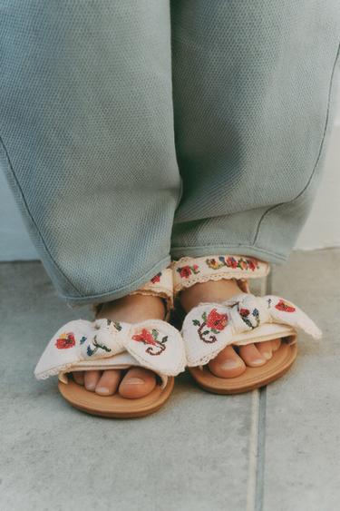 Zara Сандалии с вышивкой