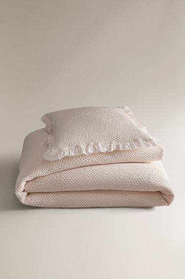 Zara Детское одеяло с рельефным узором и оборками купить с доставкой.